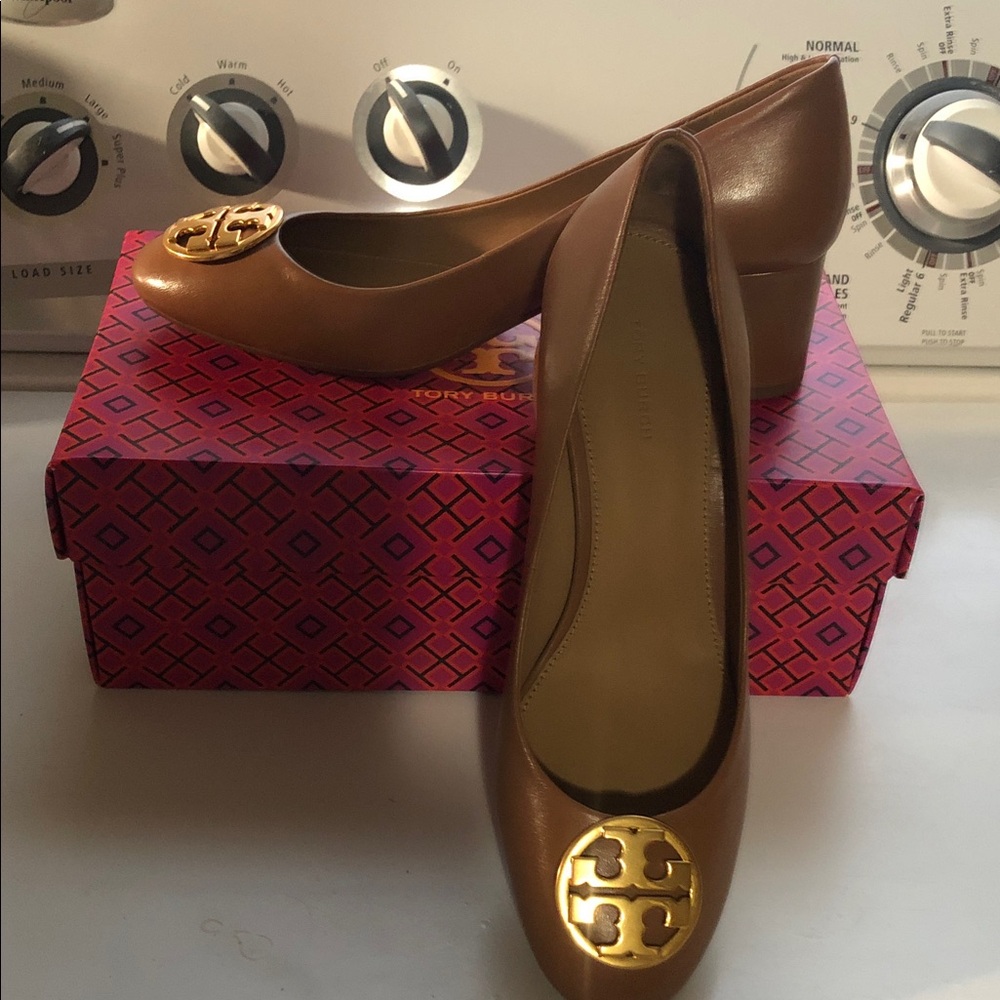 Tory Burch Tan Leather Heels with Gold Logo